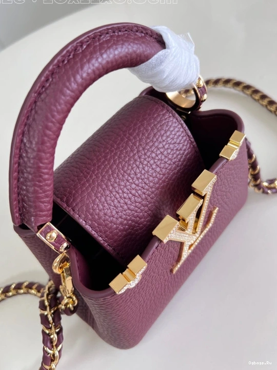VUITTON LOUIS CAPUCINES nano-16*11*6.5CM 0511